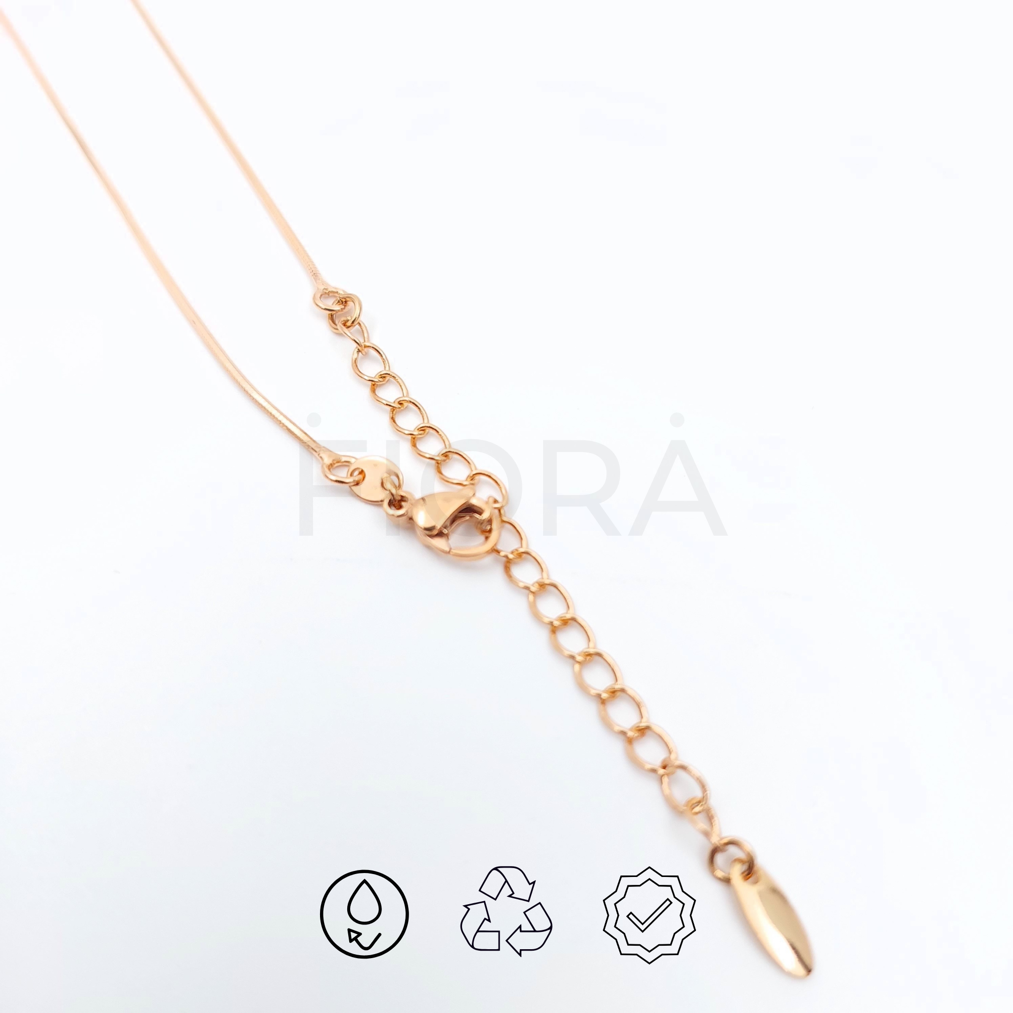 Minimalist rose gold necklace, Model 2, with elegant plating and fine chain.