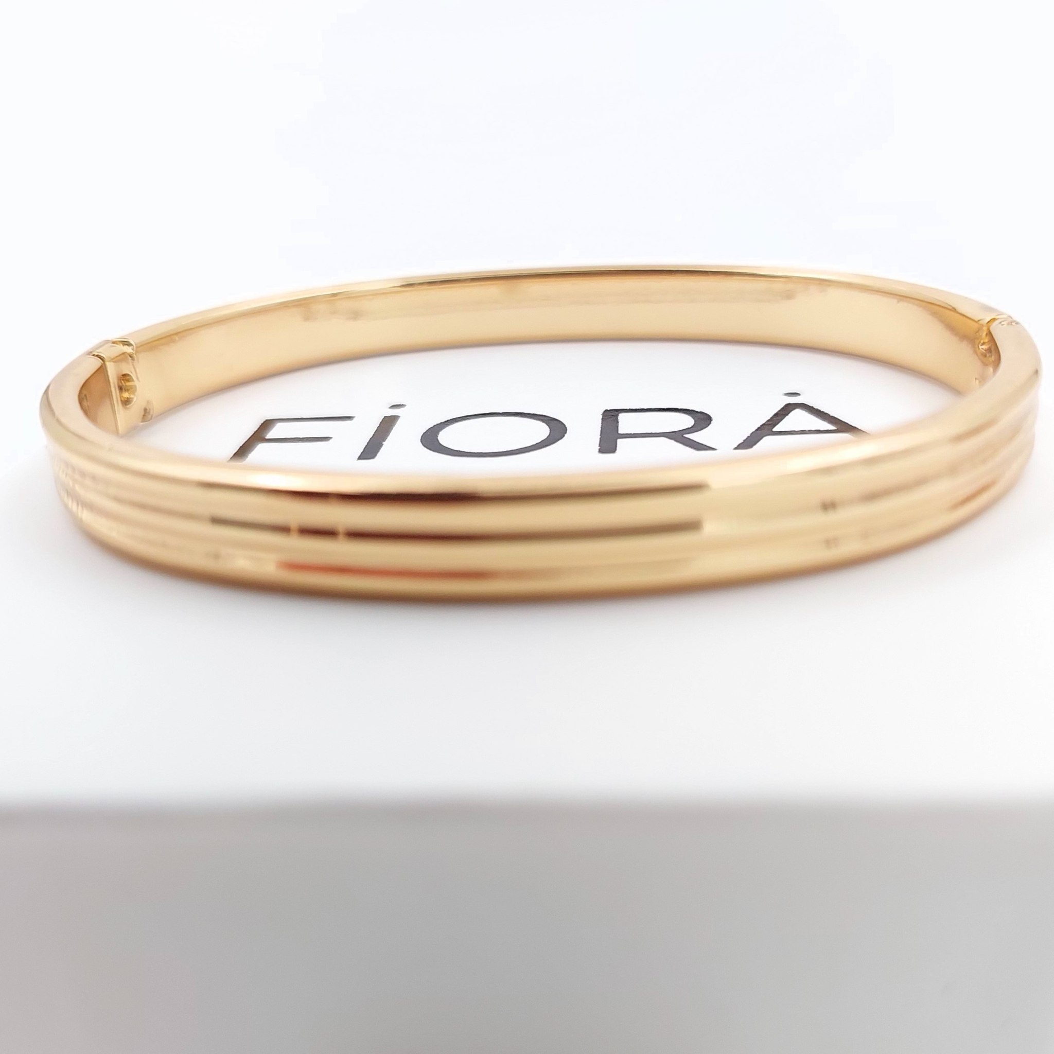 Roya gold ribbed bangle for women