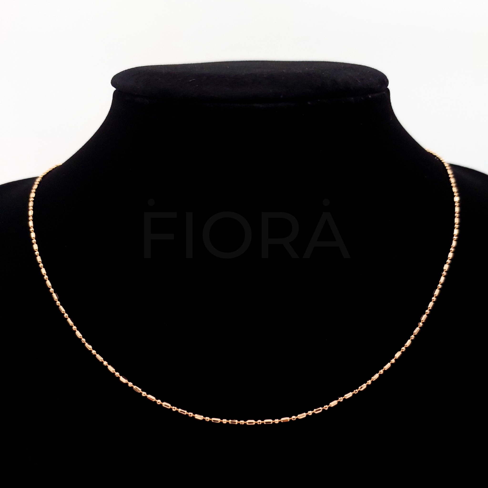 Solena rose gold-plated necklace for women. A delicate, eco-friendly fashion chain with timeless elegance. Model 1 and Model 2 available.